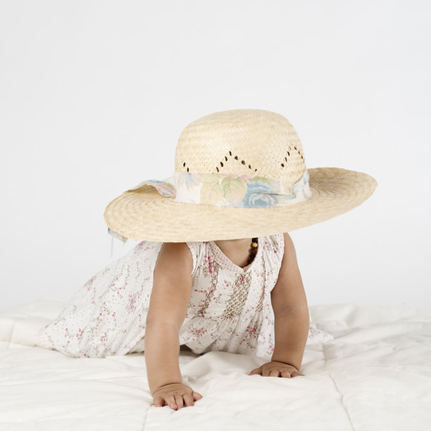 小婴儿爬行图片下载