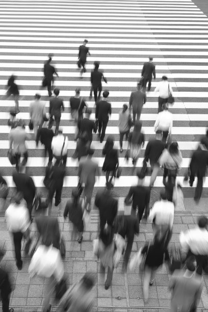 早晨的城市通勤者图片下载