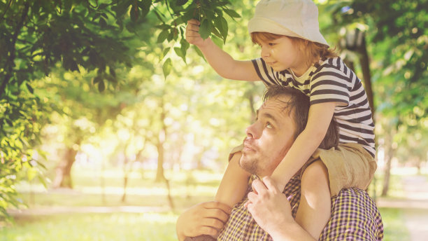 在栗树下图片下载