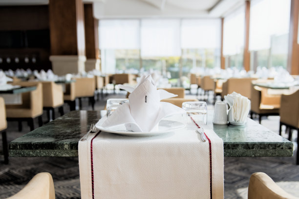 餐厅的桌子图片下载