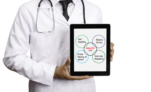 平板电脑屏幕上的健康生活理念图片下载