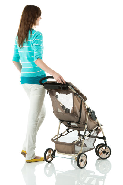 带着婴儿车的女人图片下载