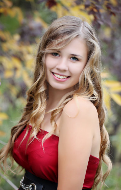 年轻的女孩图片下载