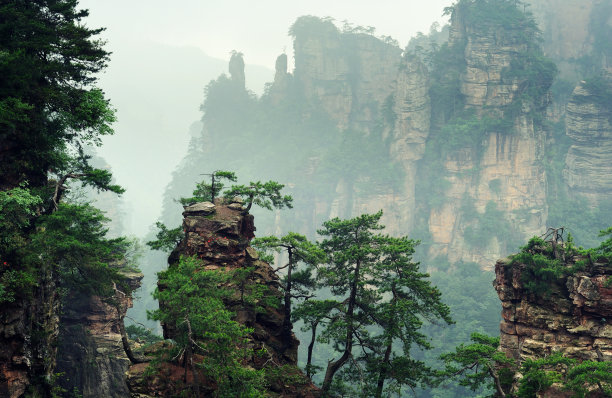 武陵源国家公园的山地景观，中国湖南省图片下载