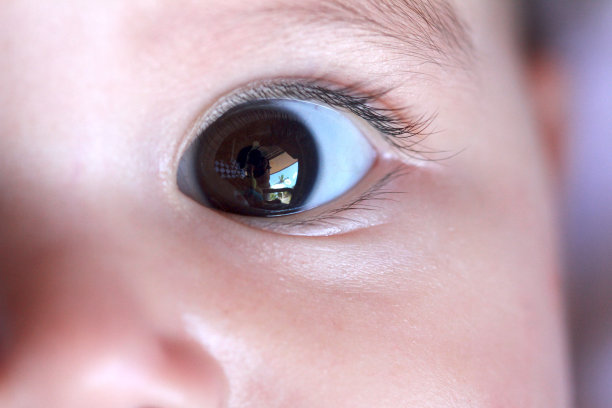 闭上宝宝的眼睛图片下载