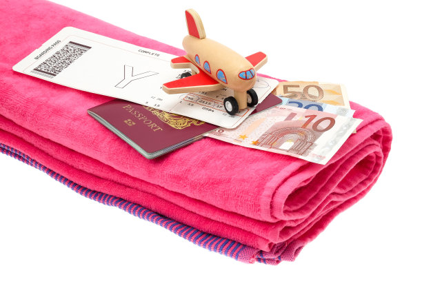 准备好护照、钱和机票去度假图片下载