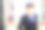 严肃的日本商人在户外看起来很疯狂图片下载