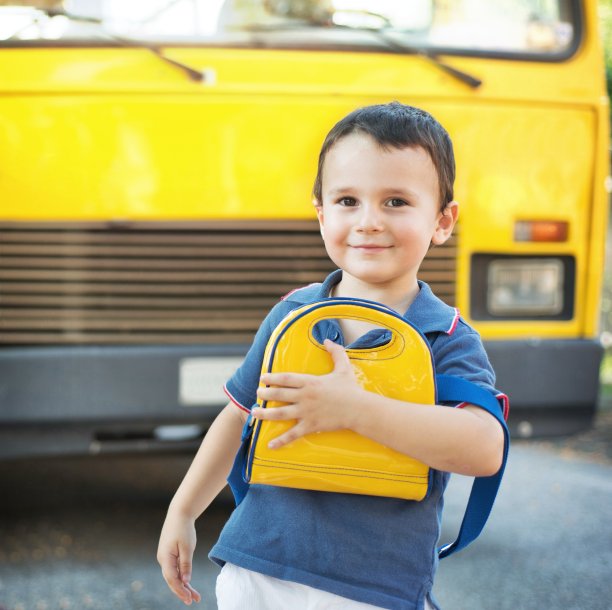 孩子上学图片下载