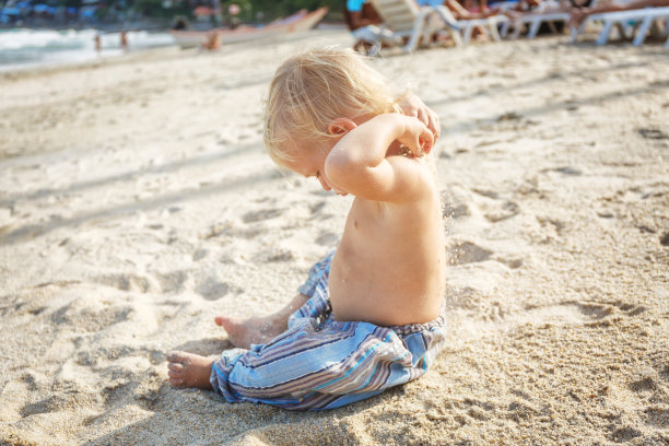 海滩上的宝贝图片下载