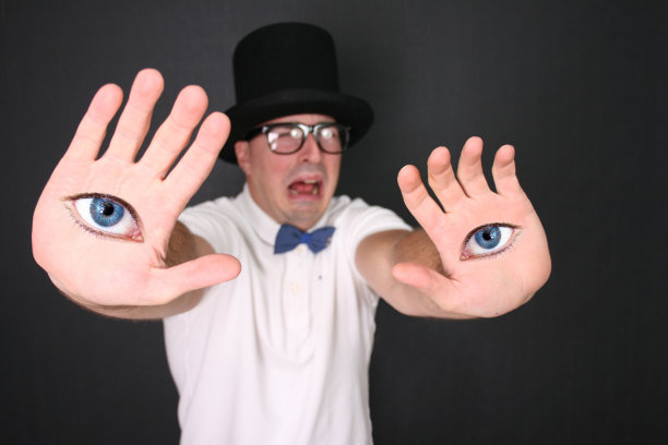 眼睛上的手图片下载