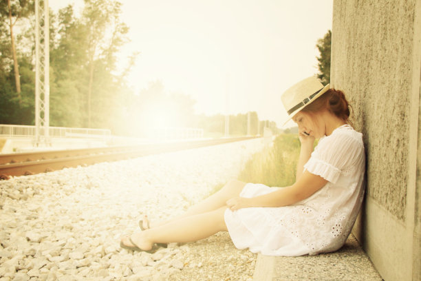 电话里的美女图片下载