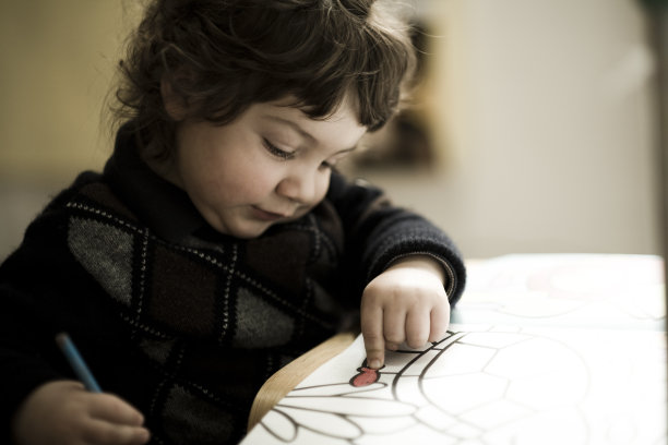 小男孩着色图片下载