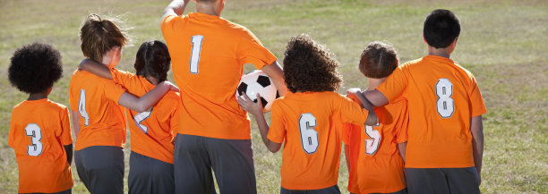 足球教练带孩子图片下载