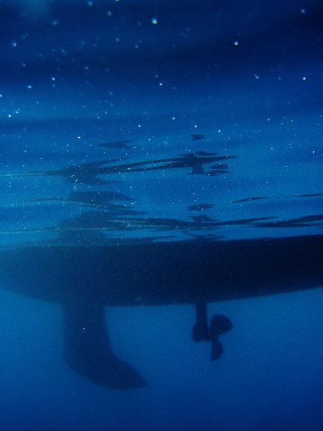 水下航行图片下载