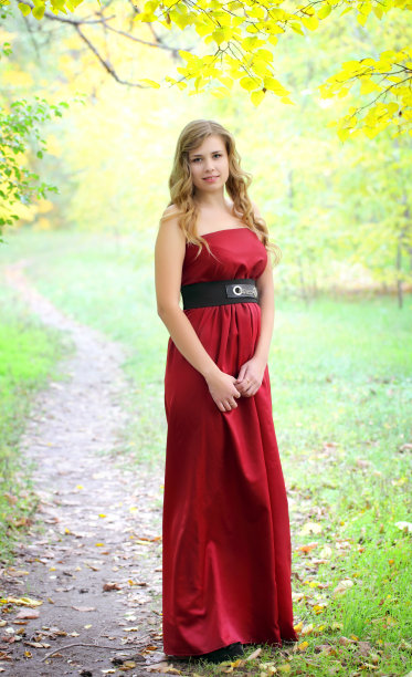 年轻的女孩图片下载