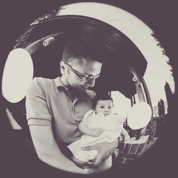 小男孩和爸爸图片下载