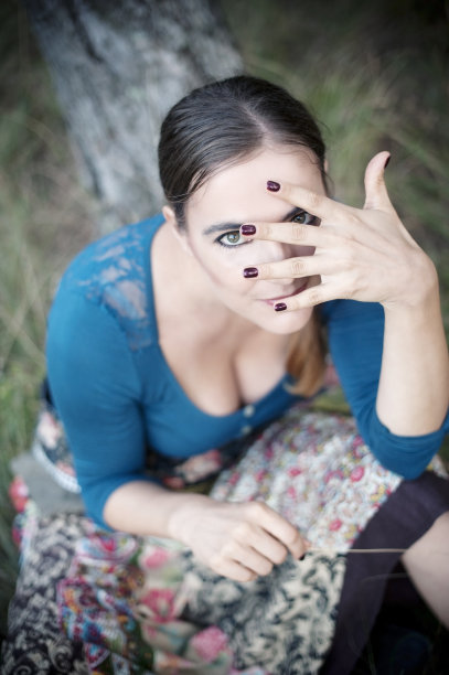 迷人的波西米亚吉普赛女人图片下载