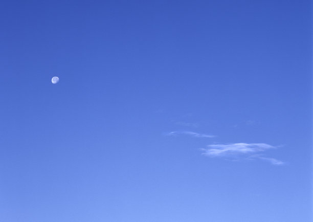 带月亮的云(图片大小XXL)图片下载