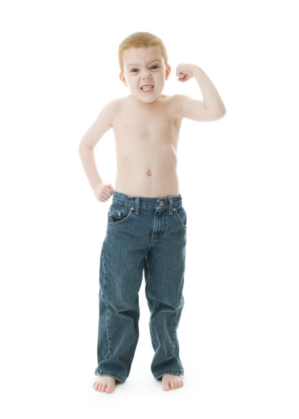 小肌肉发达的男人图片下载