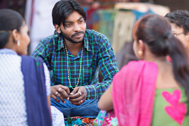 街上的印度朋友图片下载
