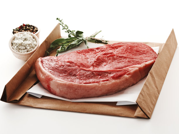 烤羊皮纸上的牛腰肉图片下载