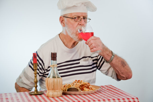 高级男模特喝酒图片下载