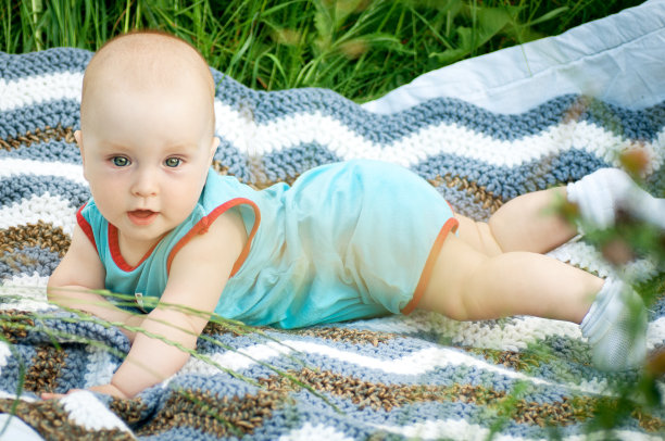 小男孩肖像图片下载