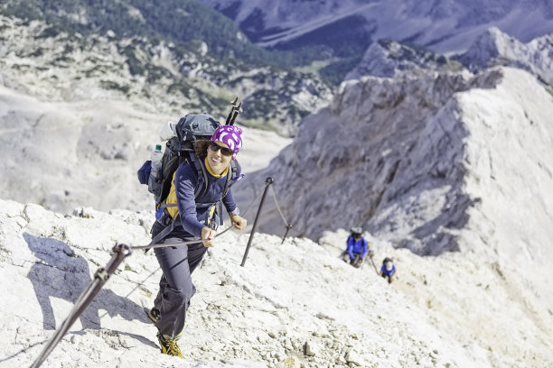 通过山脊图片下载