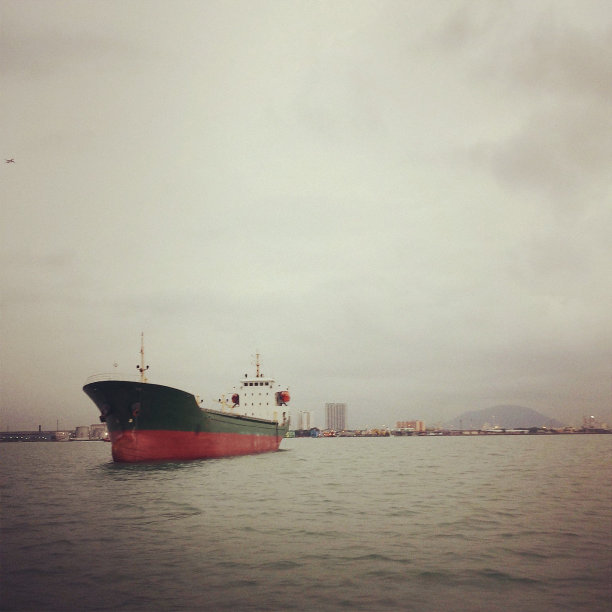 马来西亚槟榔屿州的油轮图片下载