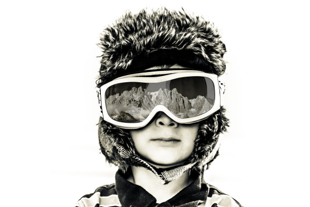 滑雪服小男孩图片下载