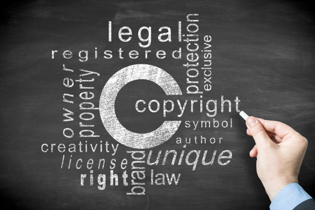 黑板上的版权符号图片下载
