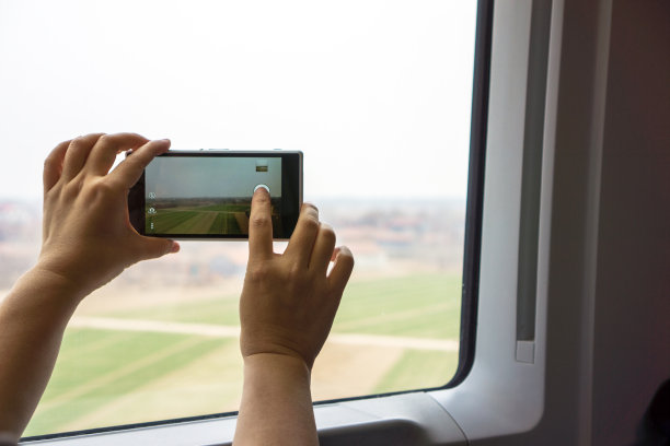 在火车上用手机拍照图片下载