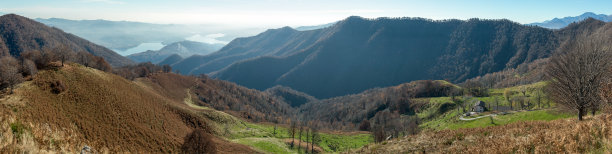 意大利阿尔卑斯山的山脉和丘陵景观图片下载