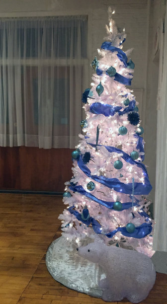 蓝色和白色的圣诞树图片下载