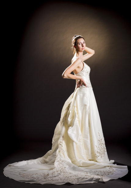 穿着香槟色婚纱的新娘图片下载