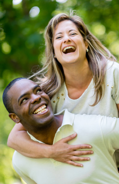 不同种族的夫妇图片下载