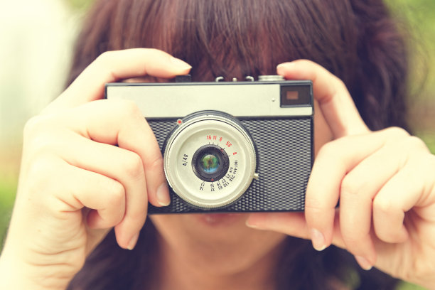 摄影师带胶卷相机(xxxl)图片下载