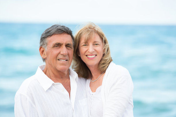 浪漫的中年夫妇图片下载