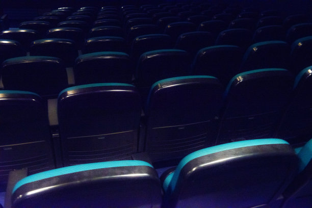 一排排空座位图片下载