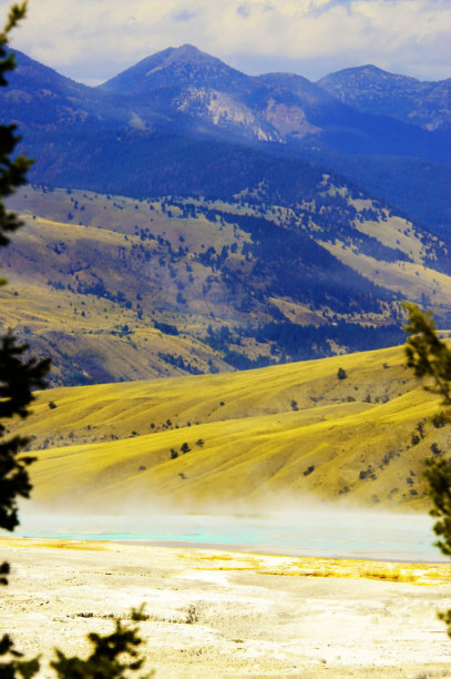 黄石国家公园的温泉图片下载