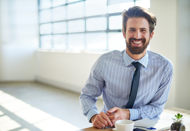 他的微笑是成功的化身图片下载