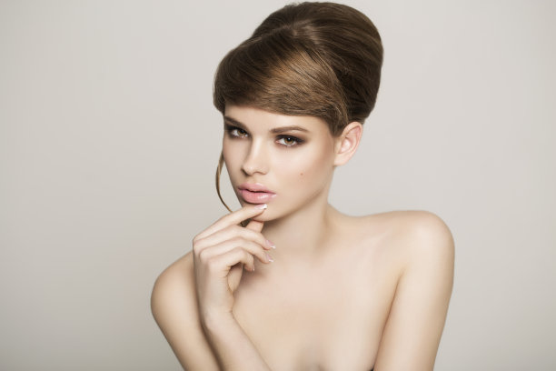 年轻漂亮的女人图片下载