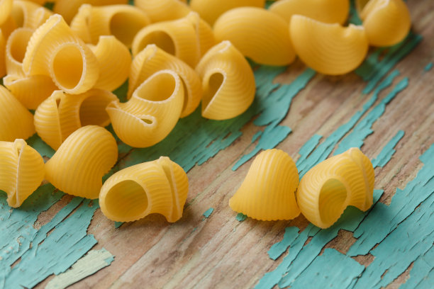 生意大利面，木背景的特写图片下载