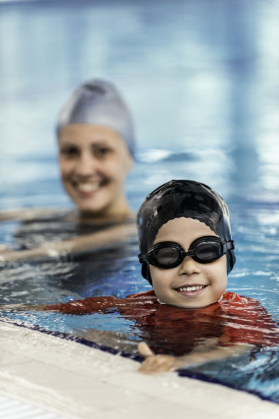 游泳课图片下载