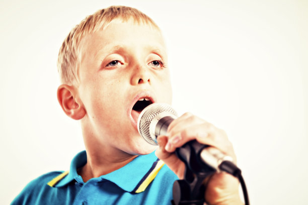 想成为流行歌星的歌手。他得到X因子了吗?图片下载