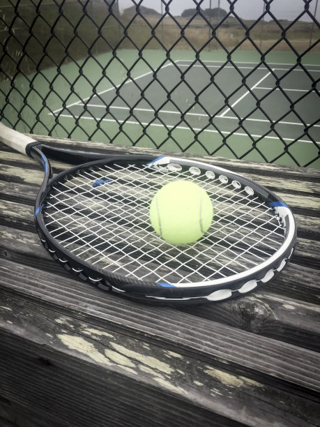 网球拍和球图片下载