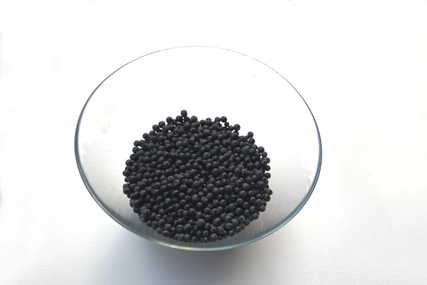 玻璃碗里的蓝莓。图片下载