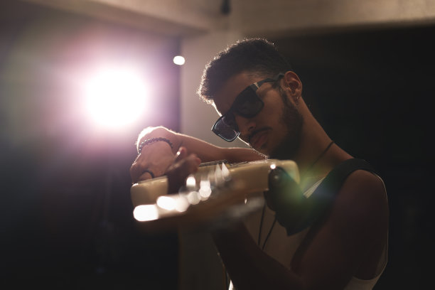 美国黑人，电吉他手图片下载