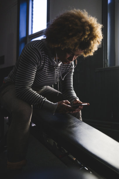 在健身房听音乐图片下载