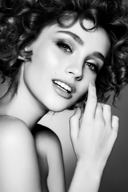 化妆的美女图片下载